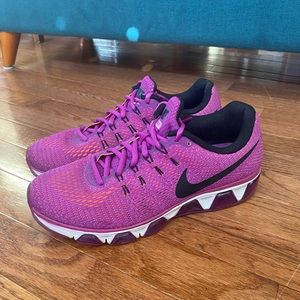 Nike women’s tailwind 8 size 9